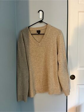 J.Crew Men’s midweight V-Neck 100% Cashmere Sweater — Beige